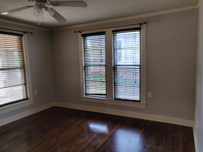 Building Photo - 408 N Elm St