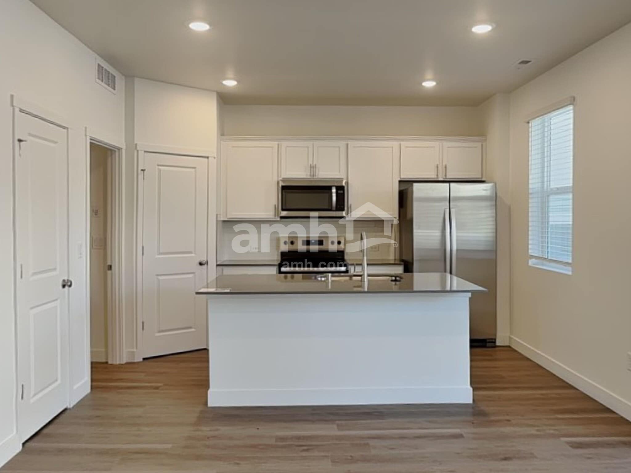 Building Photo - 4855 85th Dr NE