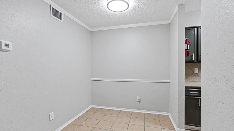 Building Photo - 4645 Ocean Dr