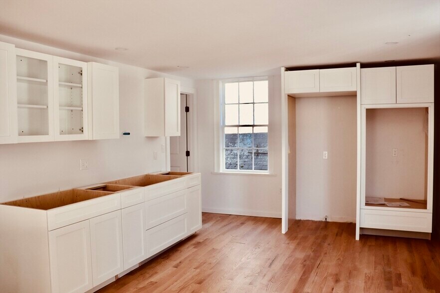 Building Photo - 15 Lynde St