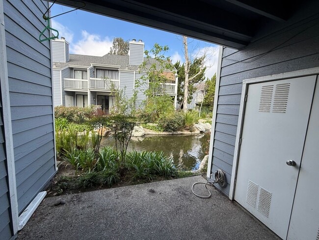 Building Photo - Central Camarillo Condo now Available