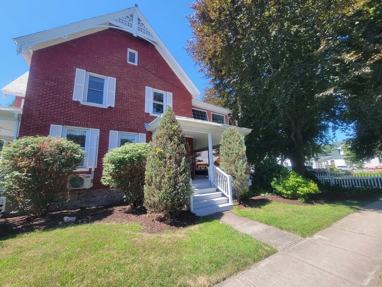 Building Photo - 49 Cumberland Ave