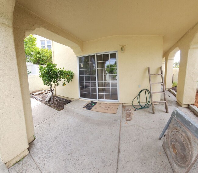 Building Photo - Contemporary Beautiful Spacious 4 bed 3 bath home
