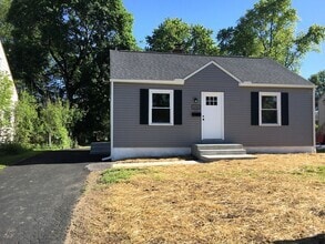 Building Photo - **2-BEDROOM HOME IN NORTH COLUMBUS!!**