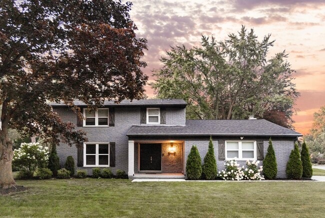 Primary Photo - 543 Wilshire Dr