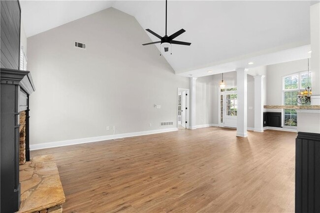 Building Photo - 65 Riverwood View