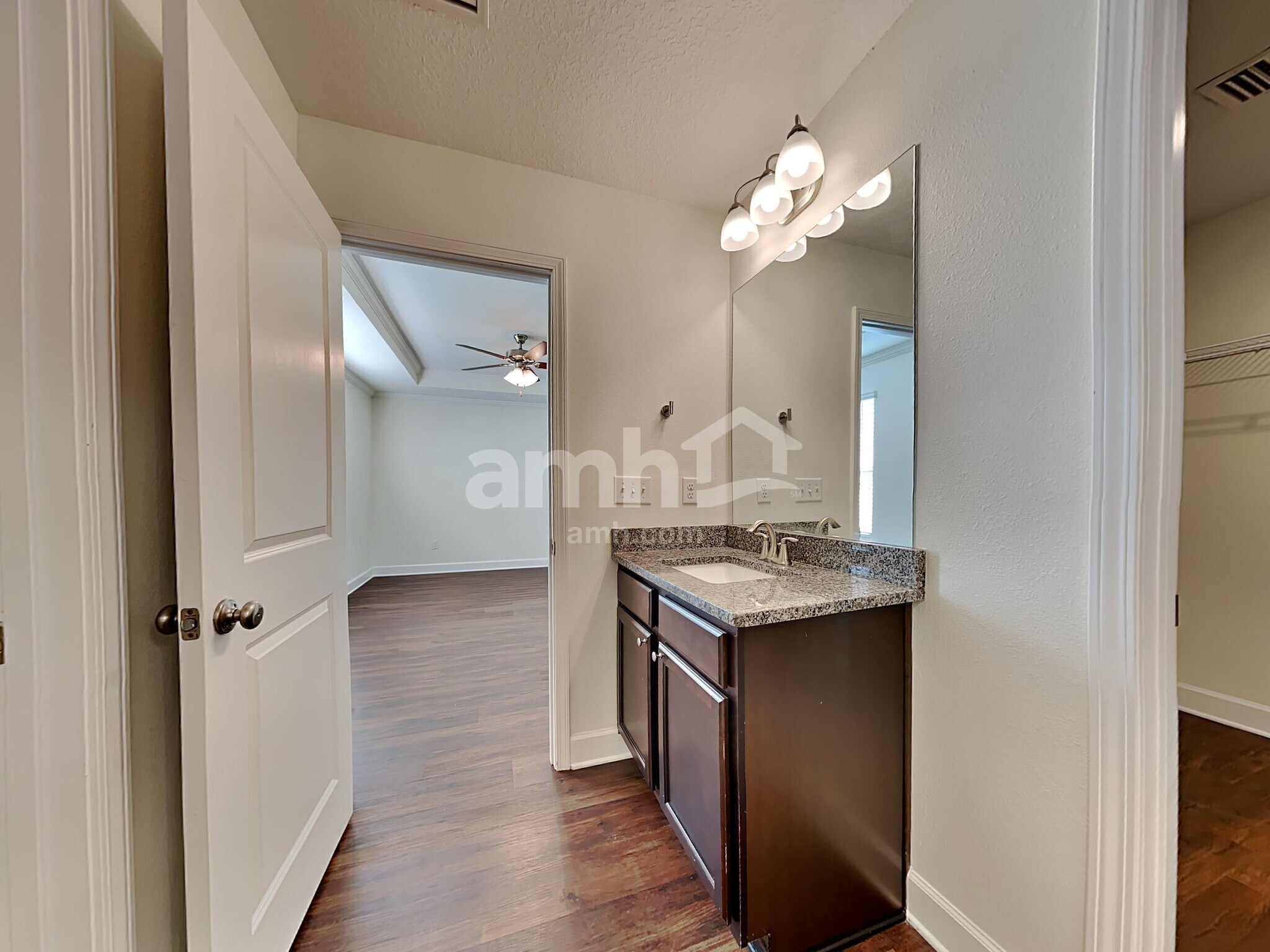 Building Photo - 975 Tan Tara Trl