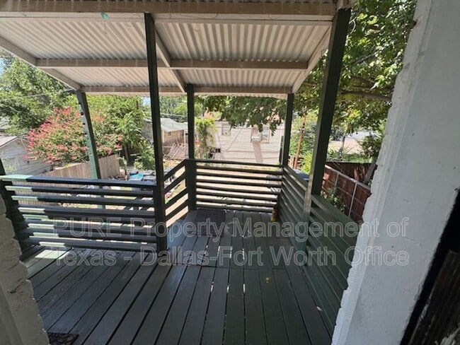 Building Photo - 3762 W 7th St