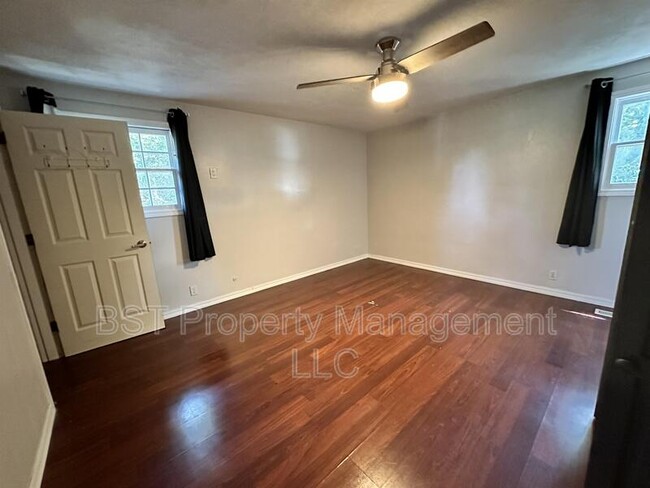 Building Photo - 1458 Greenwood Dr NE