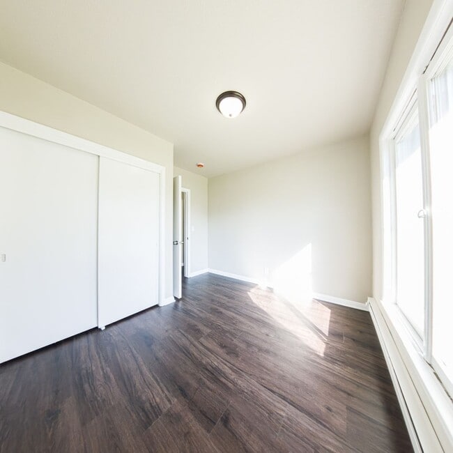 Building Photo - 3 Bedroom One Bathroom updated home