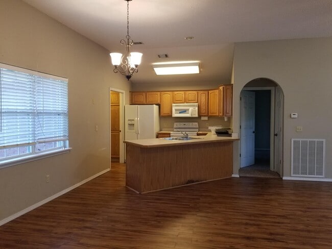 Building Photo - 18 Fairbrook Ln