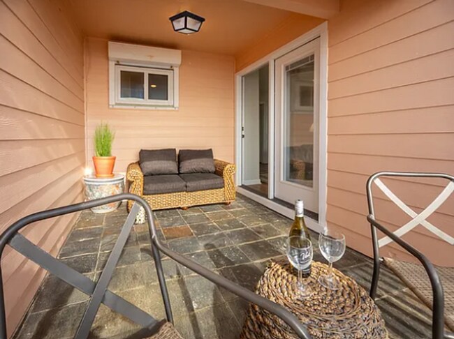 Building Photo - 8316 Seawall Blvd