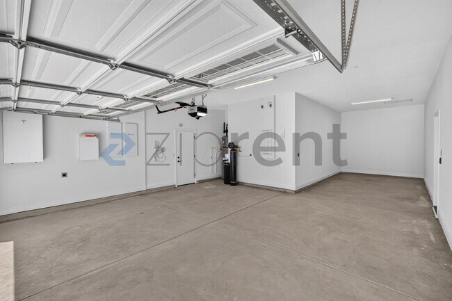 Building Photo - Unit