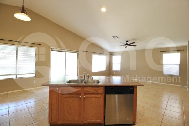 Building Photo - 10234 E Javelina Ave