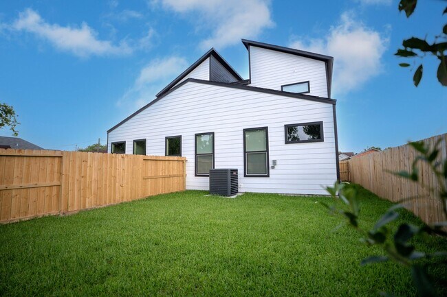 Building Photo - 3923 Aledo St