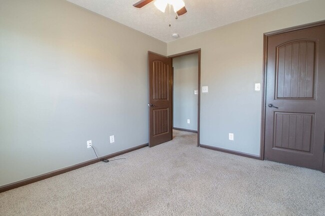 Building Photo - 1450 Raven Rd