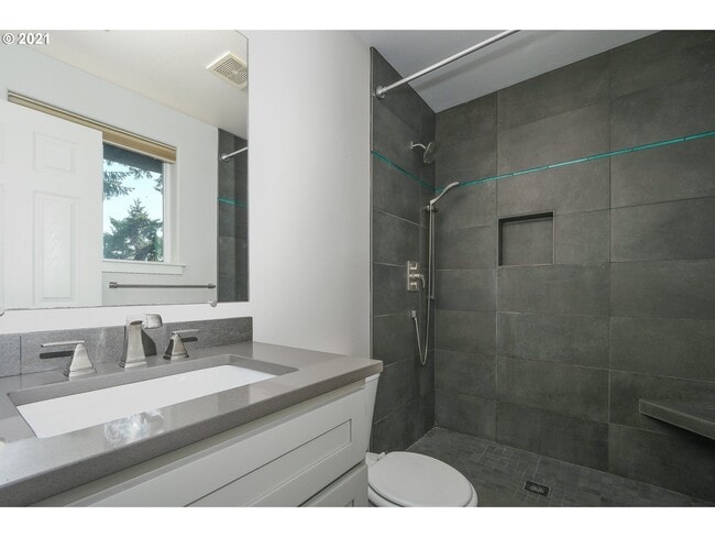 Building Photo - 15300 SW Pumice Ln