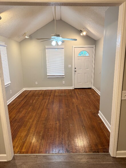 Building Photo - 705 Highgrove Rd
