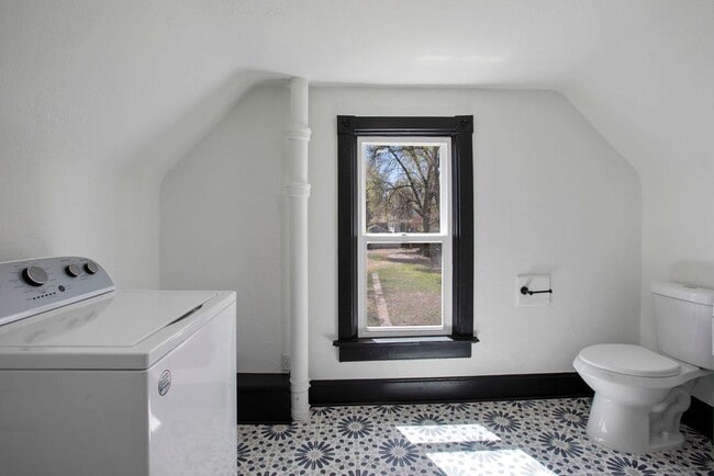 Building Photo - 3 Bedroom Bungalow in Fort Collins