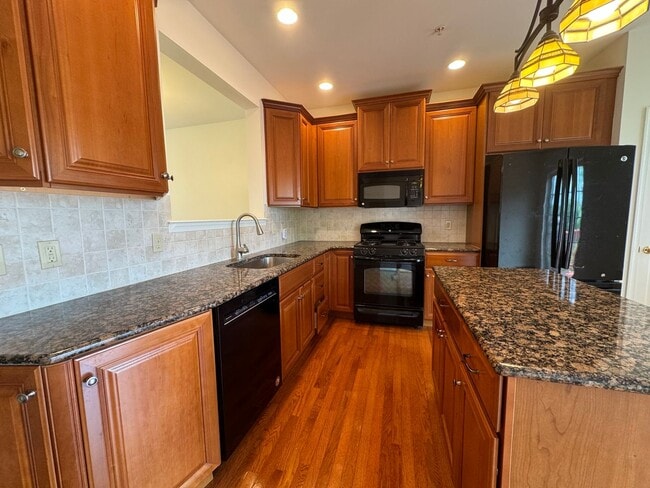 Building Photo - THREE BEDROOM TOWNHOUSE- East Penn Schools