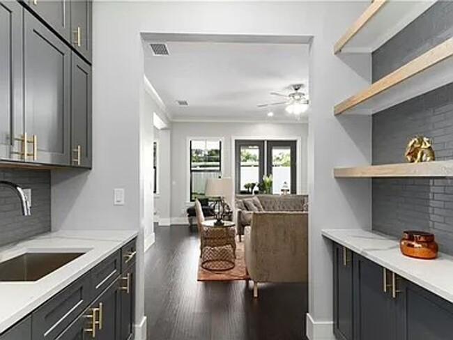 Building Photo - Exquisite 4-Bed, 5.5-Bath Executive Retrea...