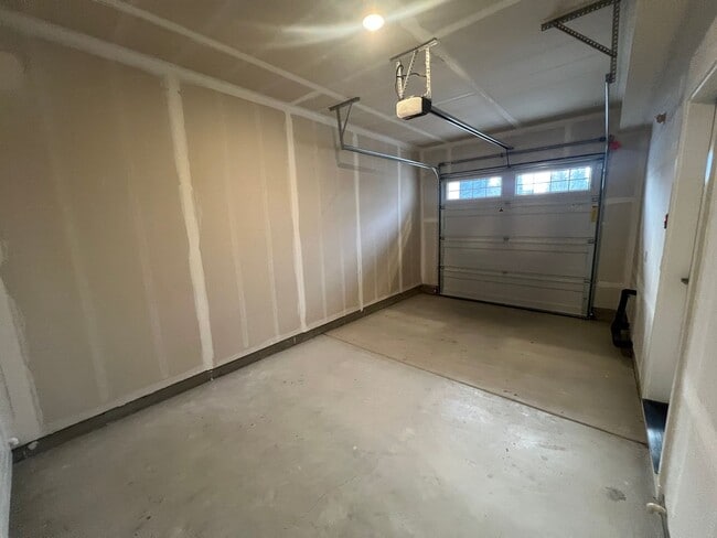 Building Photo - Stunning Tigard Home with Private In-Law Suite & Flexible Living Options