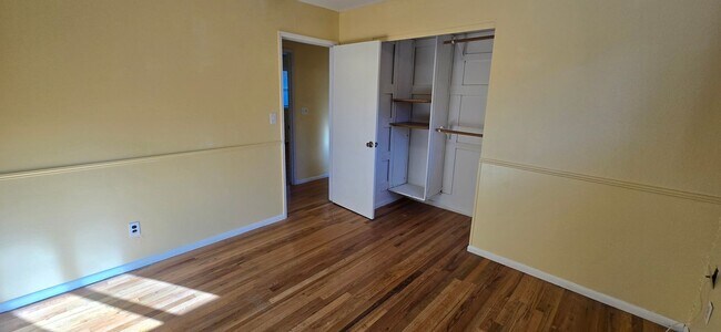 Building Photo - Stunning 4-bedroom 2 bath home