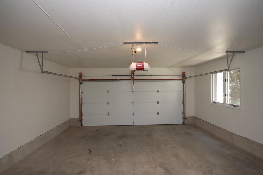 Building Photo - 1074 Rocton Dr