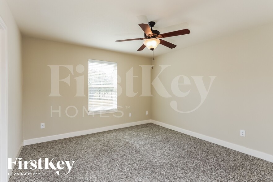 Building Photo - 4011 Anton Dr