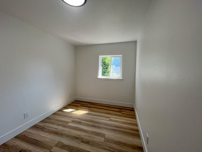 Building Photo - Charming NE Portland Apartment Near Parks, Shops & Transit