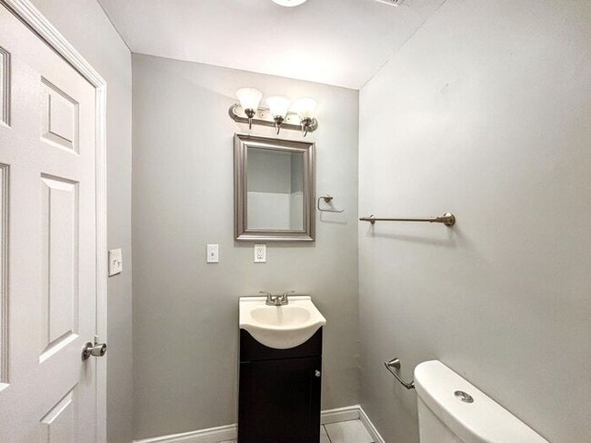 Building Photo - Charming 4-Bedroom Home with Fenced Yard a...
