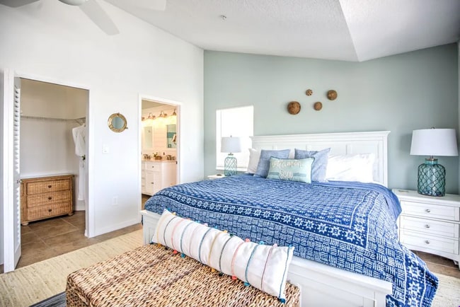 Master Suite overlooking marina - 96 Ave C