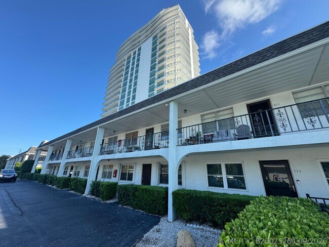 Building Photo - 4700 N Flagler Dr