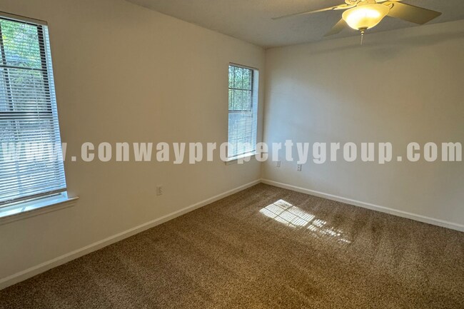 Building Photo - 96 Donna Kay Dr