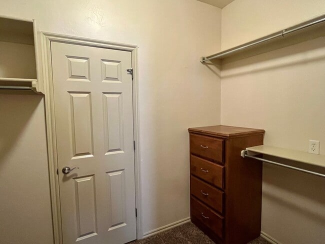 Building Photo - Great 3 Bed, 2 Bath Duplex In Edmond!!