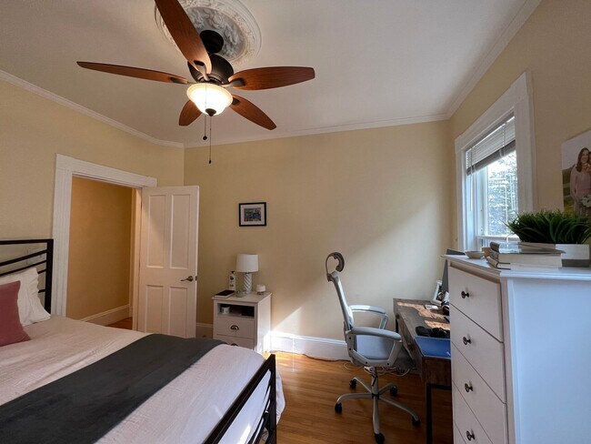 Building Photo - Amazing 4 bed 2.5 bath in Cambridge....