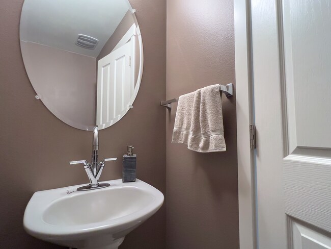 Building Photo - Enjoy this 3 Bedroom 2.5 Bathroom End Townhome ~ 2 Car Garage + Washer & Dryer! Great Cedar Mill ...