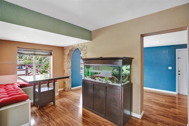 Building Photo - 7245 S Waterway Dr