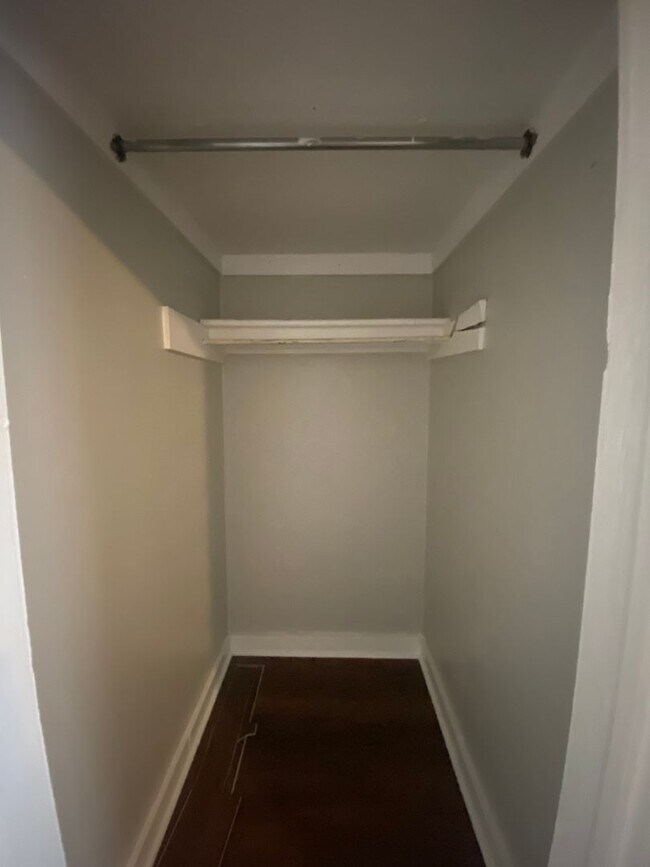 Building Photo - 405 River St