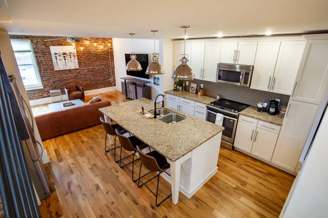 Building Photo - 205 Mews Way