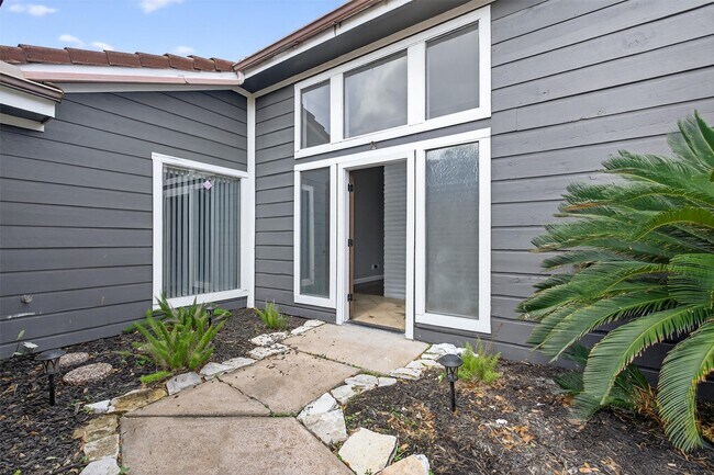 Building Photo - 6110 Gallant Forest Dr