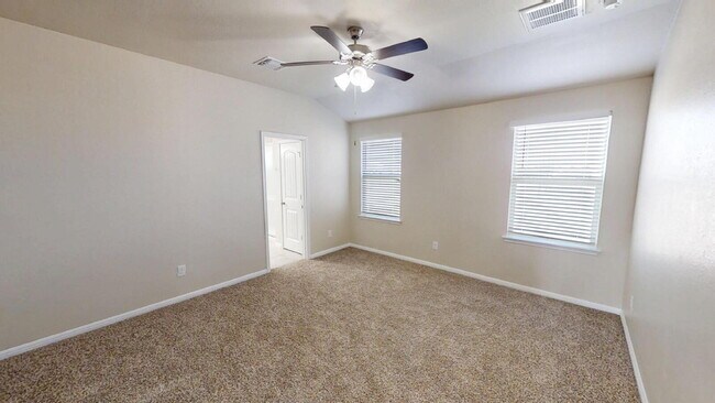 Building Photo - "Spacious 4-Bedroom Killeen Gem with Elega...