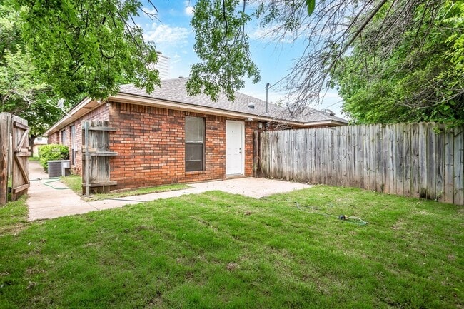 Building Photo - 1242 Misty Ln