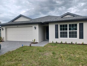 Building Photo - 3921 NE 15th Pl