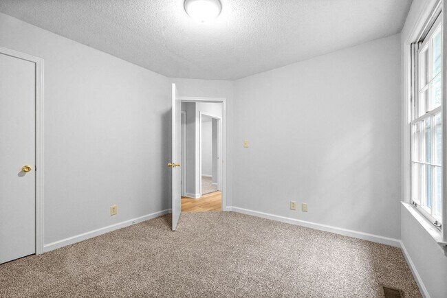 Building Photo - 510 Aspen Dr