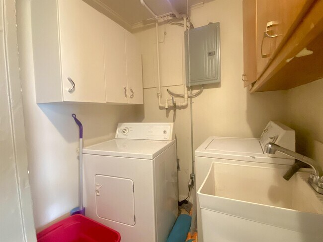 Building Photo - 1117 Kay Pkwy