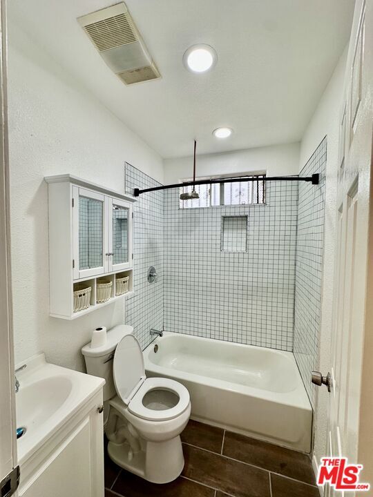 Building Photo - 523 1/2 W 56th St