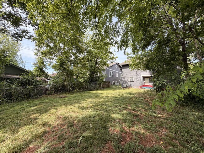Building Photo - 1402 N 4th Ave