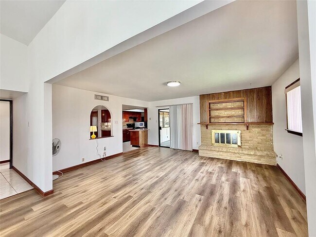Building Photo - 7111 El Sereno Dr
