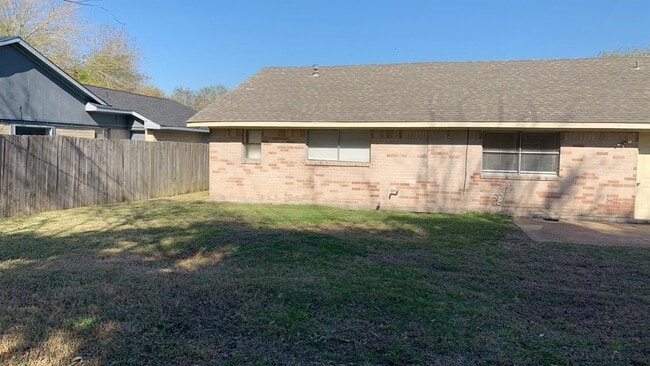 Building Photo - 6811 Winding Trace Dr